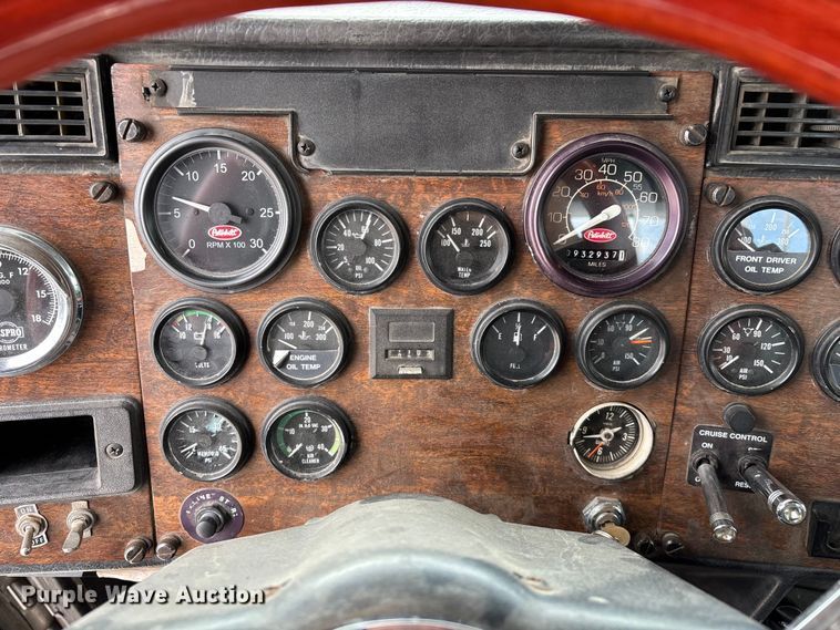 image for item EO4140 1999 Peterbilt 379 semi truck