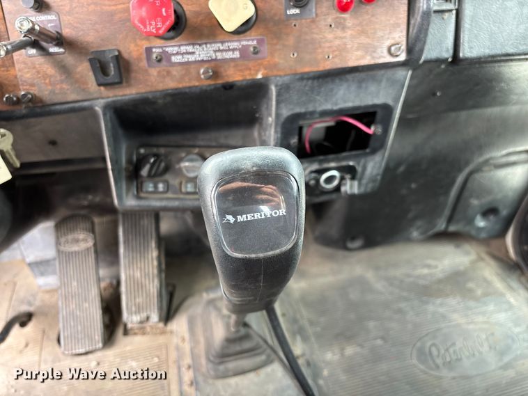 image for item EO4140 1999 Peterbilt 379 semi truck