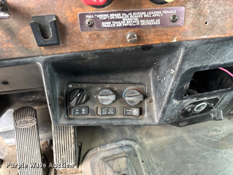 image for item EO4140 1999 Peterbilt 379 semi truck