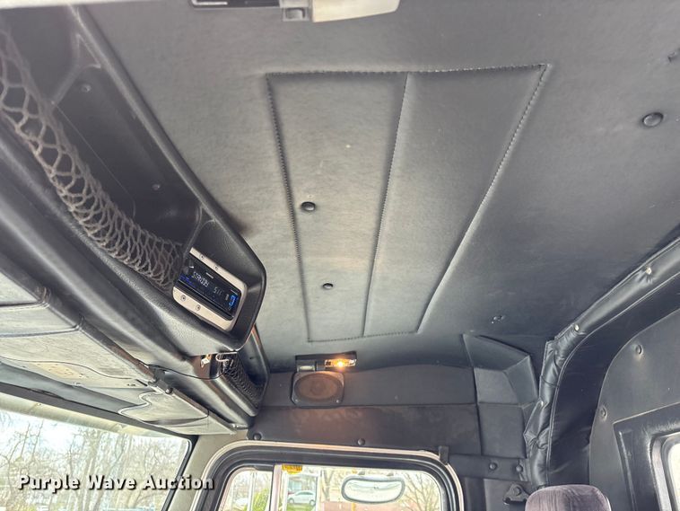 image for item EO4140 1999 Peterbilt 379 semi truck