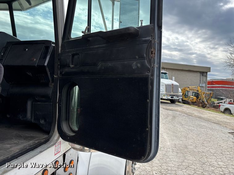 image for item EO4140 1999 Peterbilt 379 semi truck