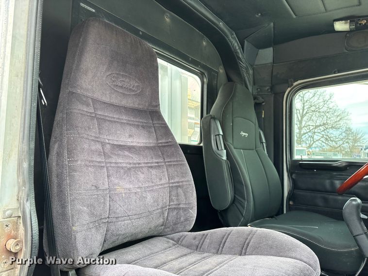 image for item EO4140 1999 Peterbilt 379 semi truck