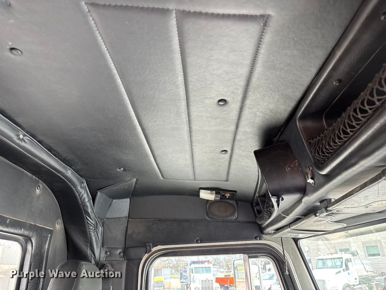 image for item EO4140 1999 Peterbilt 379 semi truck