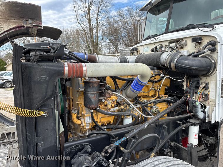 image for item EO4140 1999 Peterbilt 379 semi truck