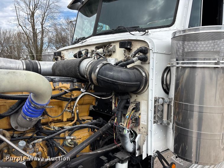 image for item EO4140 1999 Peterbilt 379 semi truck