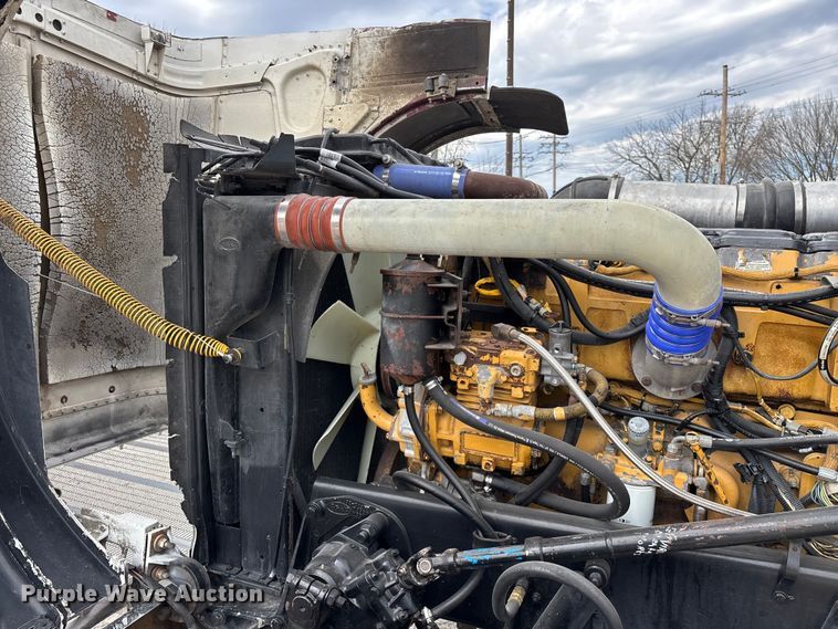 image for item EO4140 1999 Peterbilt 379 semi truck