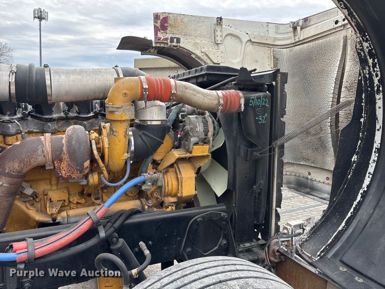 image for item EO4140 1999 Peterbilt 379 semi truck