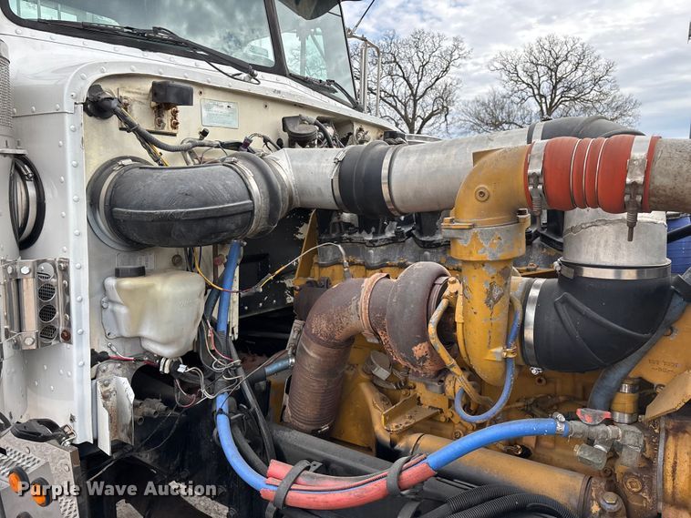 image for item EO4140 1999 Peterbilt 379 semi truck