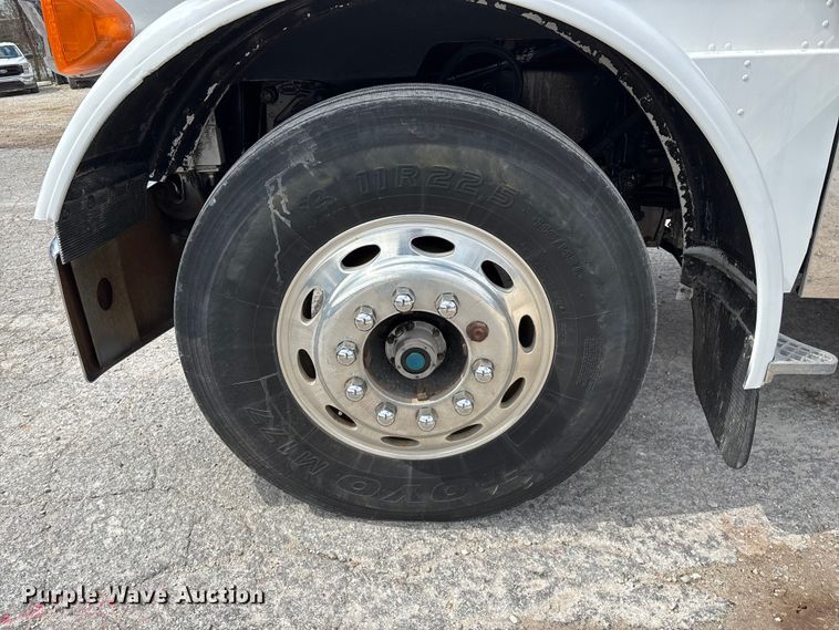 image for item EO4140 1999 Peterbilt 379 semi truck