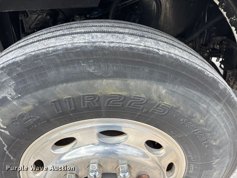 image for item EO4140 1999 Peterbilt 379 semi truck