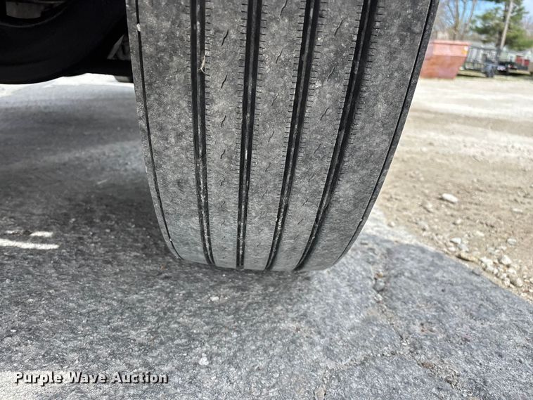 image for item EO4140 1999 Peterbilt 379 semi truck