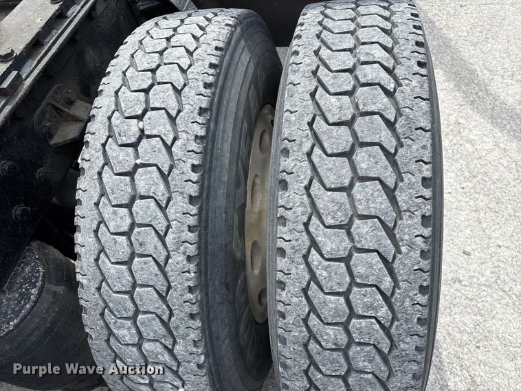 image for item EO4140 1999 Peterbilt 379 semi truck