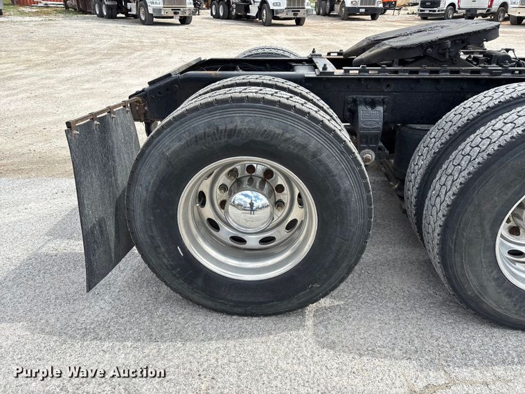 image for item EO4140 1999 Peterbilt 379 semi truck