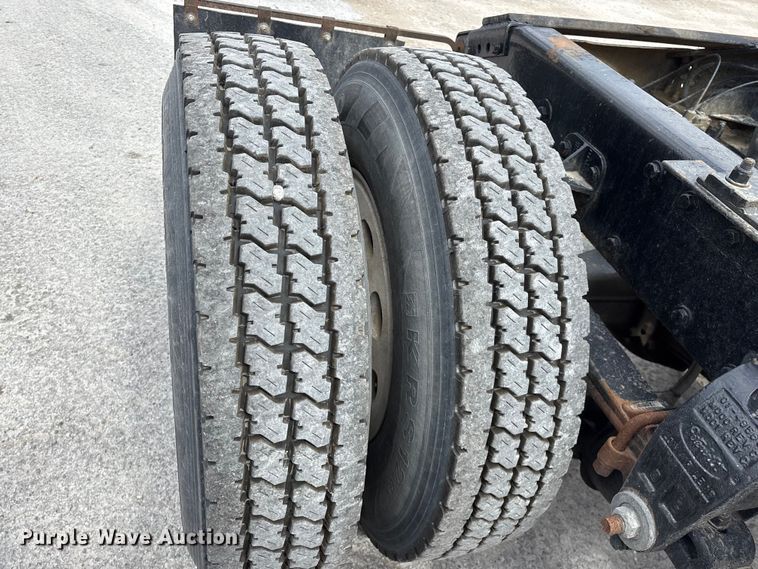 image for item EO4140 1999 Peterbilt 379 semi truck