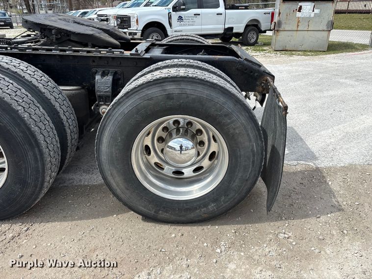 image for item EO4140 1999 Peterbilt 379 semi truck