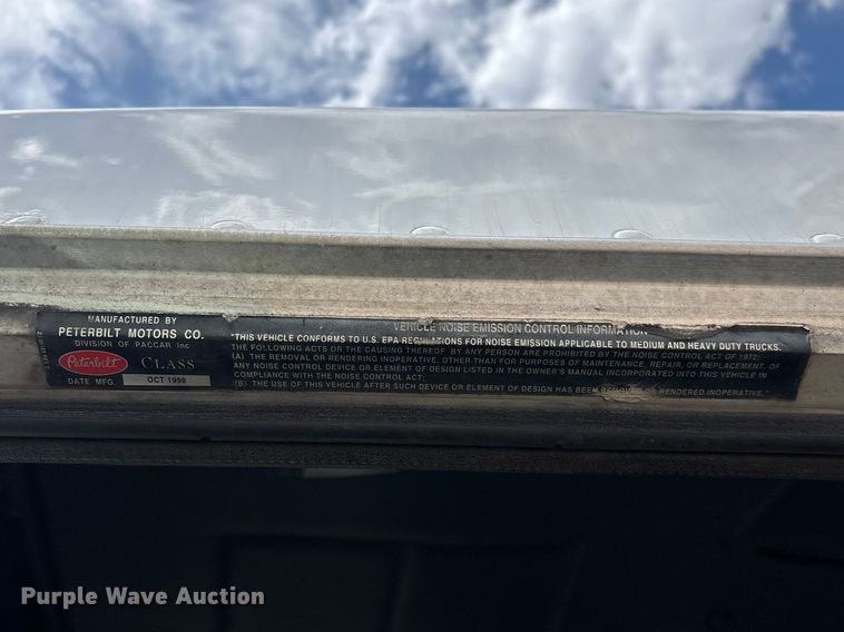 image for item EO4140 1999 Peterbilt 379 semi truck