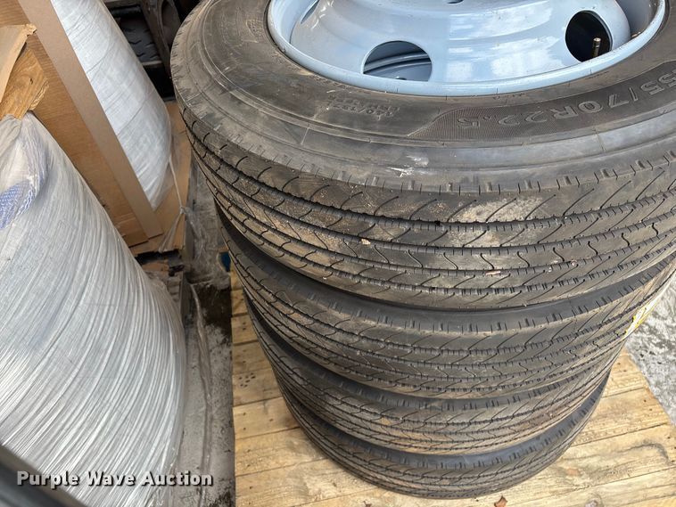 image for item EO4208 (15) Ground speed 255/70R22.5 tires and wheels