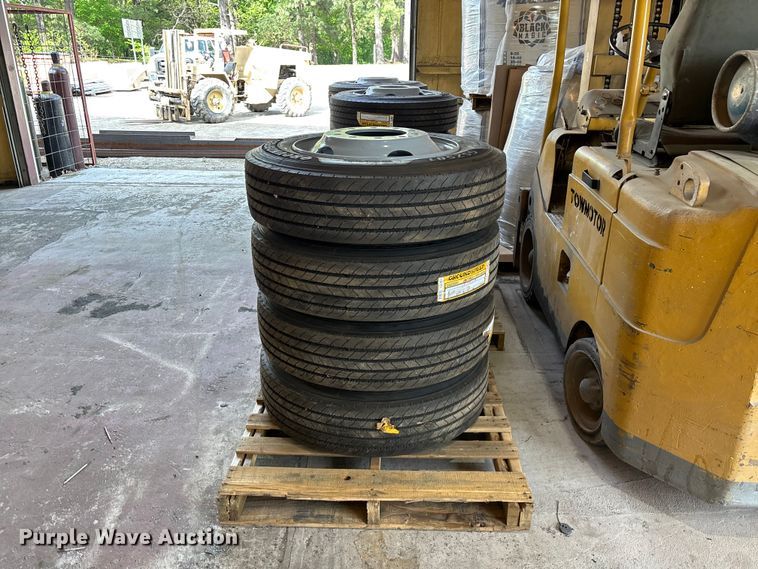 image for item EO4208 (15) Ground speed 255/70R22.5 tires and wheels