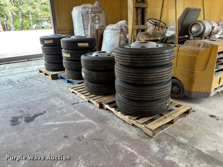 image for item EO4208 (15) Ground speed 255/70R22.5 tires and wheels