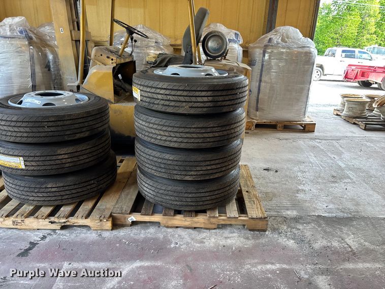 image for item EO4208 (15) Ground speed 255/70R22.5 tires and wheels