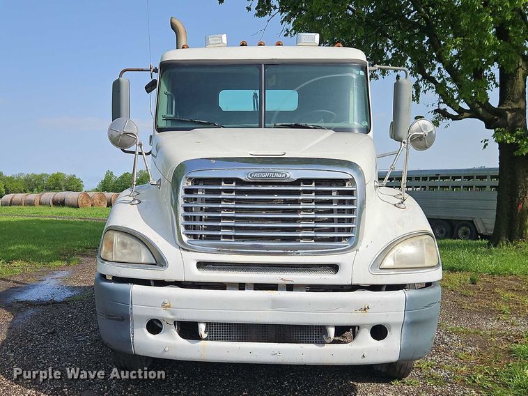 image for item EO7280 2006 Freightliner Columbia semi truck
