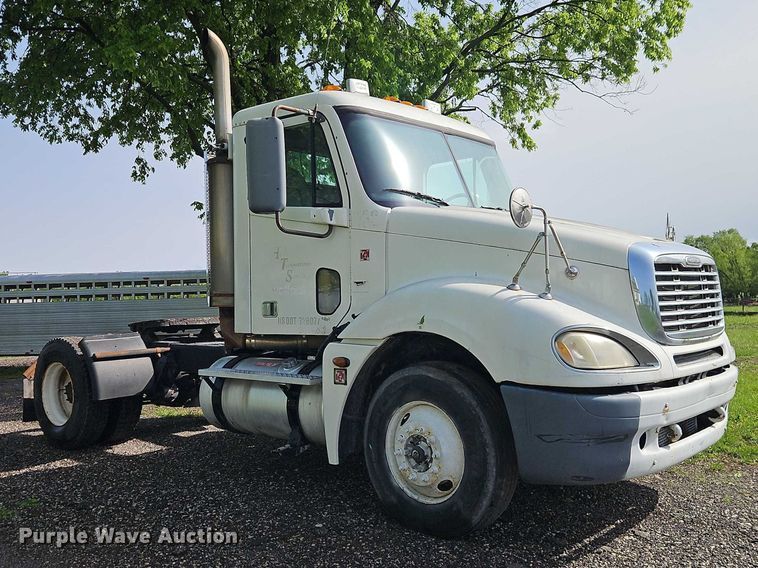 image for item EO7280 2006 Freightliner Columbia semi truck