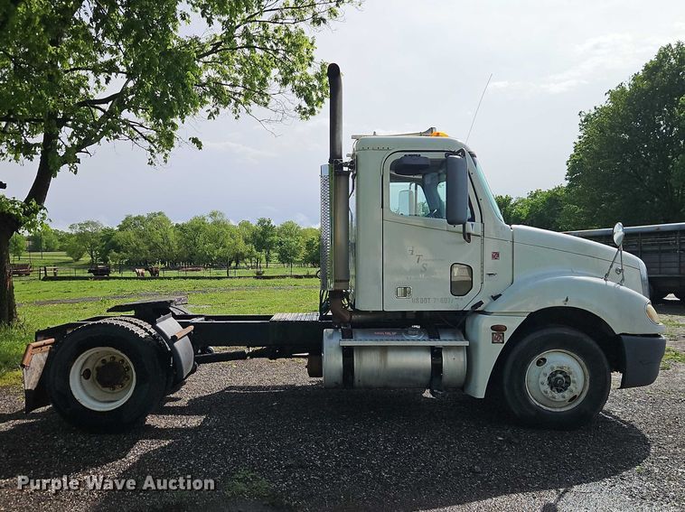 image for item EO7280 2006 Freightliner Columbia semi truck