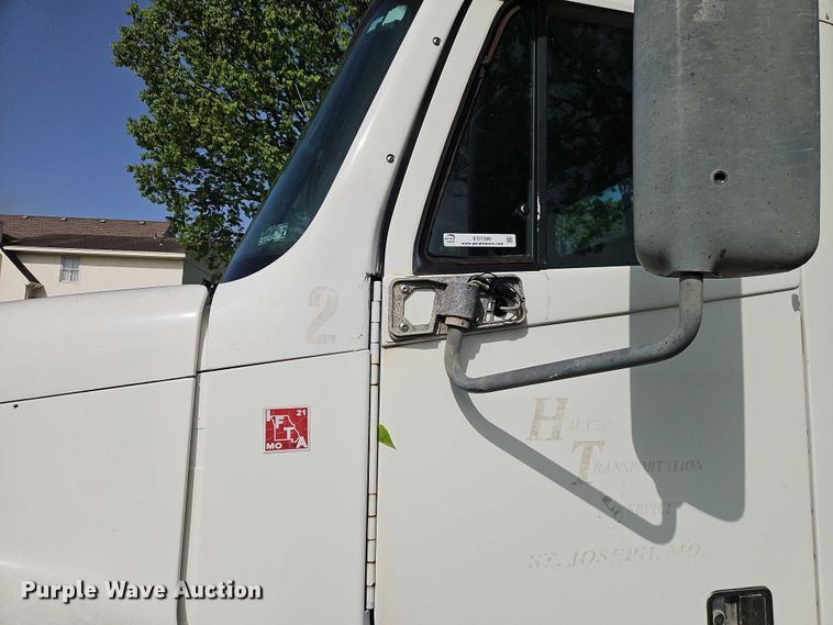 image for item EO7280 2006 Freightliner Columbia semi truck