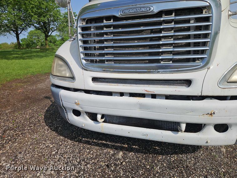 image for item EO7280 2006 Freightliner Columbia semi truck