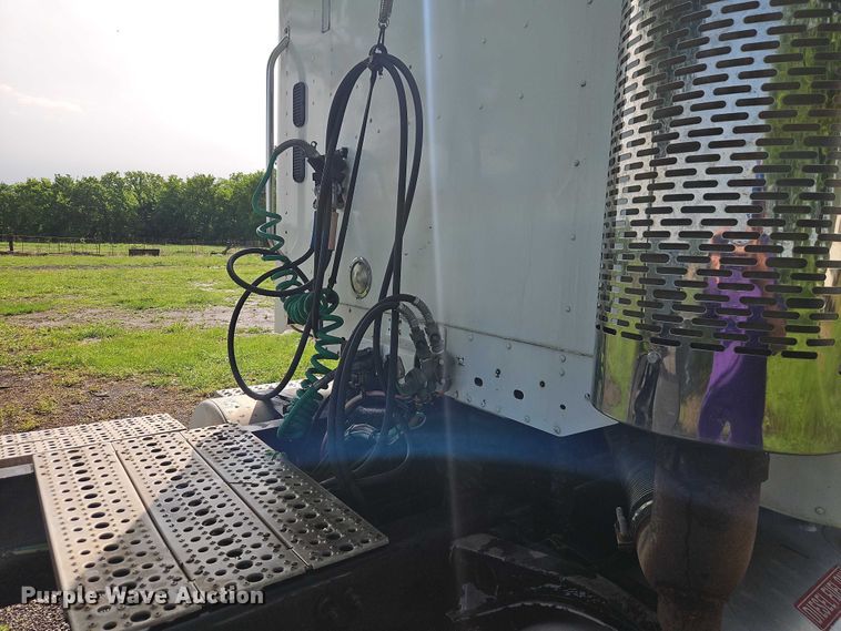 image for item EO7280 2006 Freightliner Columbia semi truck