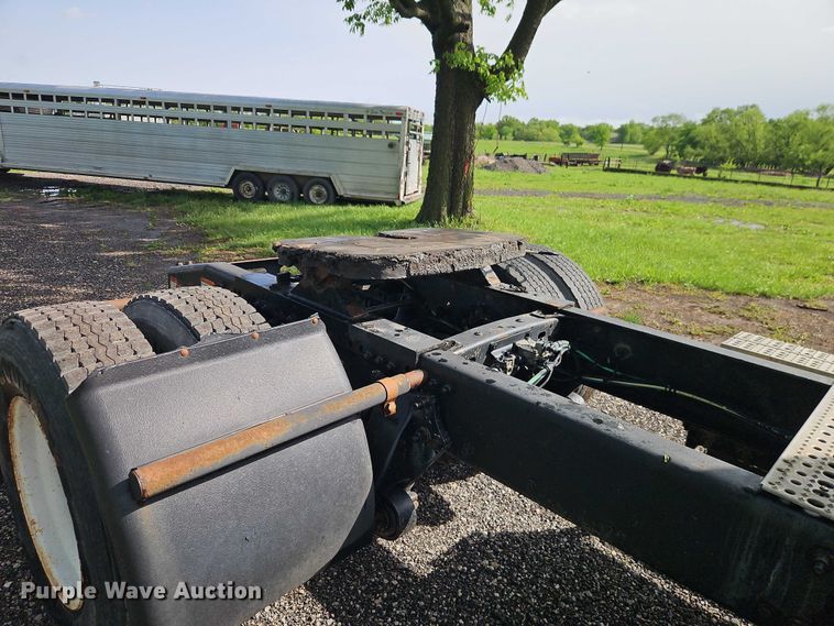image for item EO7280 2006 Freightliner Columbia semi truck