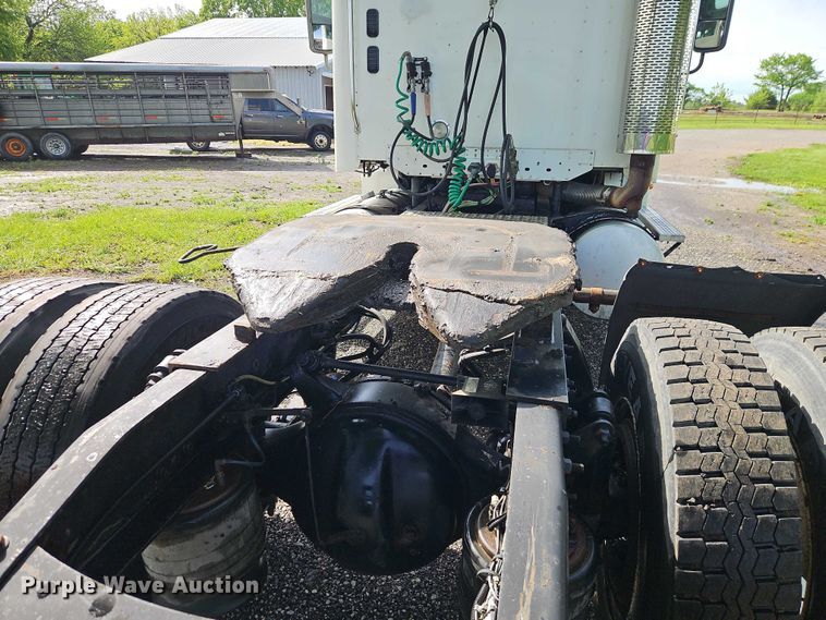 image for item EO7280 2006 Freightliner Columbia semi truck