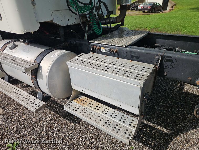 image for item EO7280 2006 Freightliner Columbia semi truck