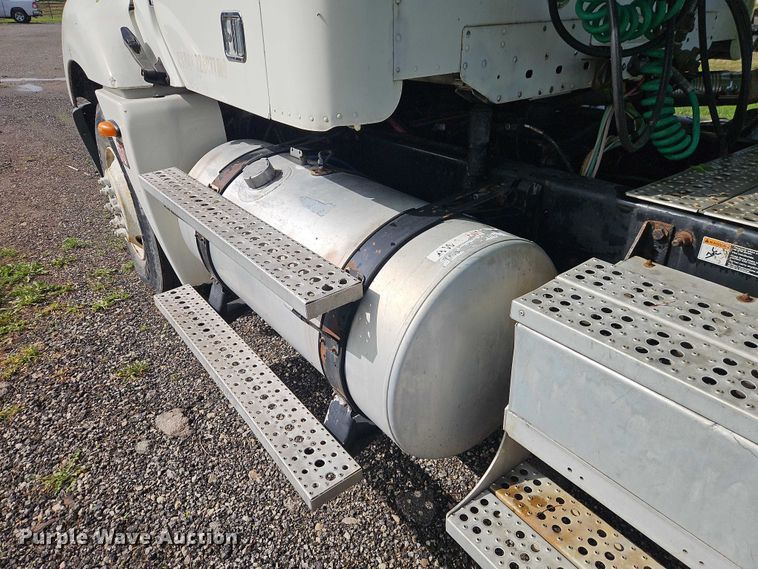 image for item EO7280 2006 Freightliner Columbia semi truck
