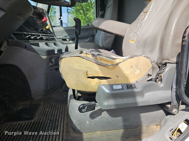 image for item EO7280 2006 Freightliner Columbia semi truck