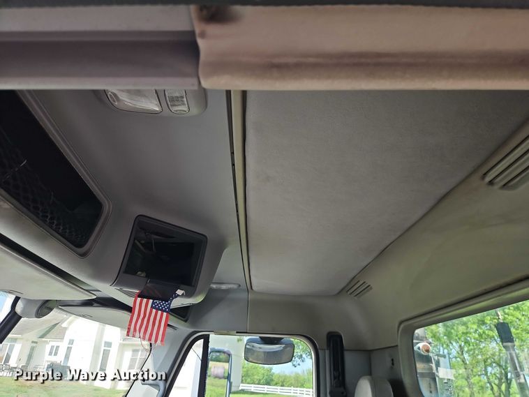 image for item EO7280 2006 Freightliner Columbia semi truck