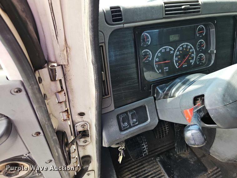 image for item EO7280 2006 Freightliner Columbia semi truck