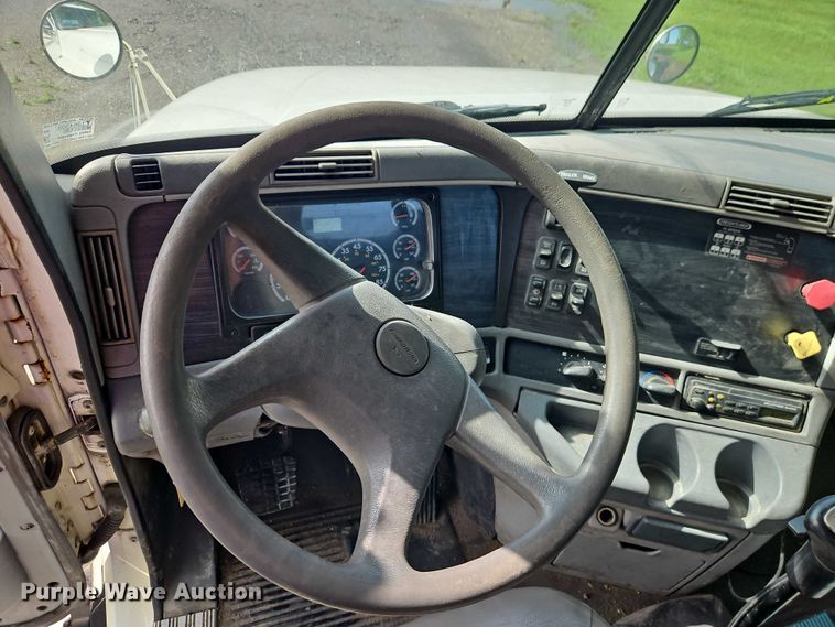 image for item EO7280 2006 Freightliner Columbia semi truck