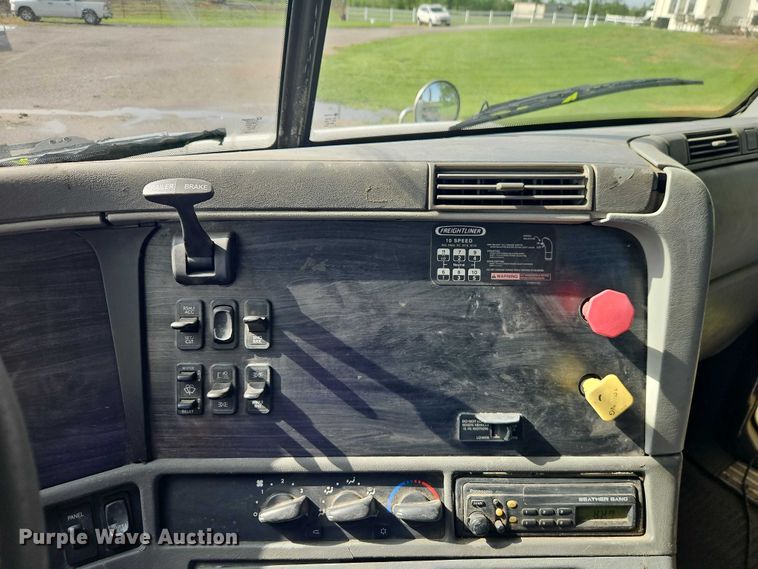 image for item EO7280 2006 Freightliner Columbia semi truck