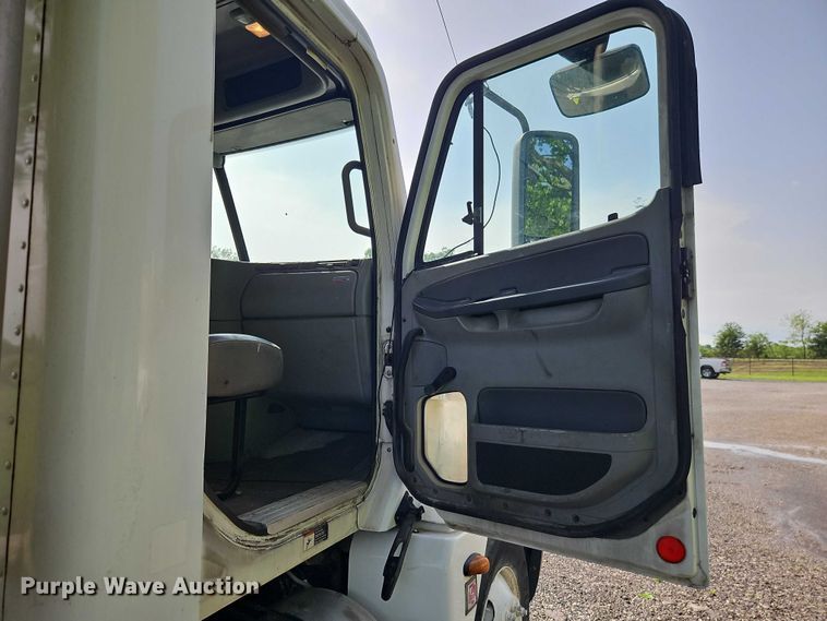 image for item EO7280 2006 Freightliner Columbia semi truck