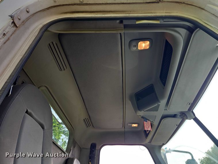 image for item EO7280 2006 Freightliner Columbia semi truck