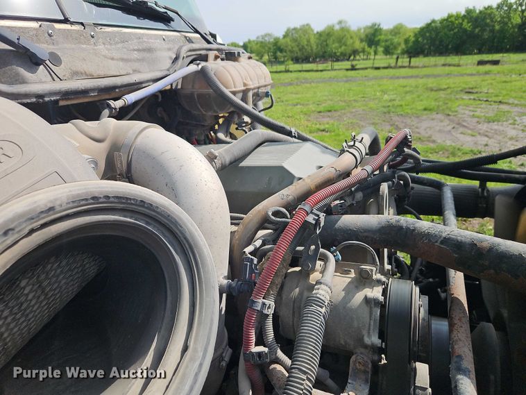 image for item EO7280 2006 Freightliner Columbia semi truck