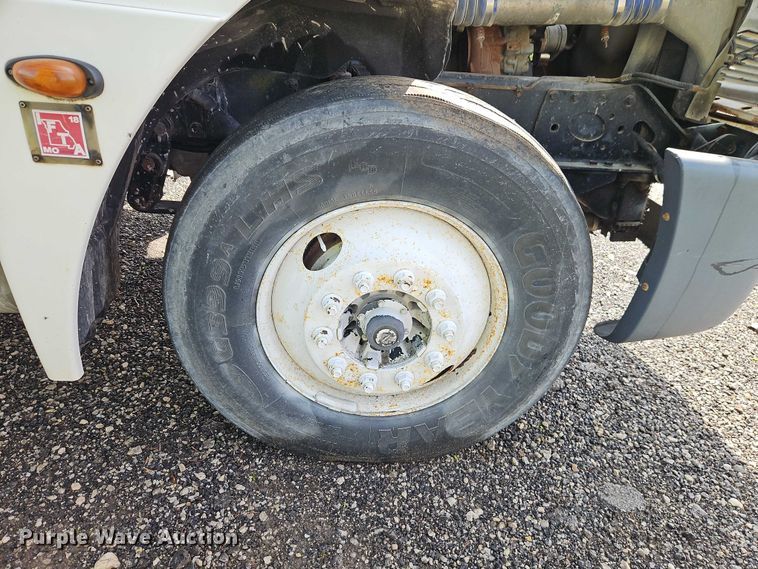 image for item EO7280 2006 Freightliner Columbia semi truck