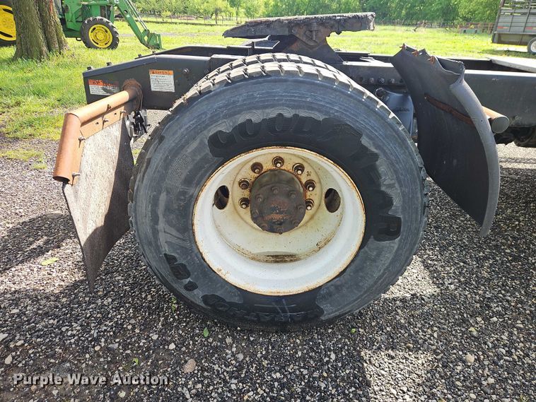 image for item EO7280 2006 Freightliner Columbia semi truck