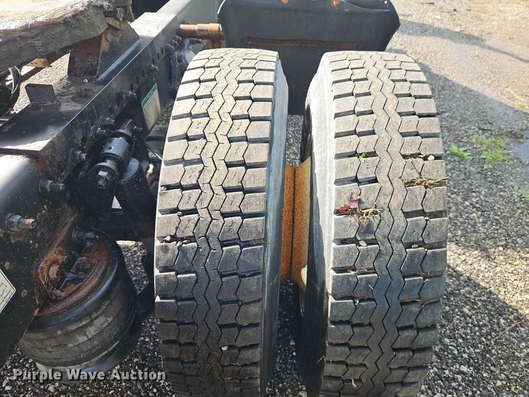image for item EO7280 2006 Freightliner Columbia semi truck