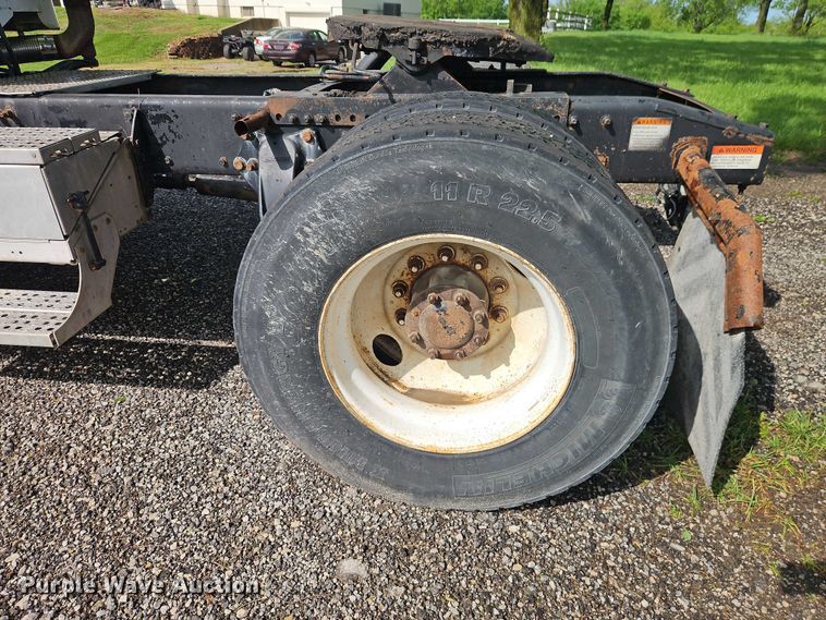 image for item EO7280 2006 Freightliner Columbia semi truck