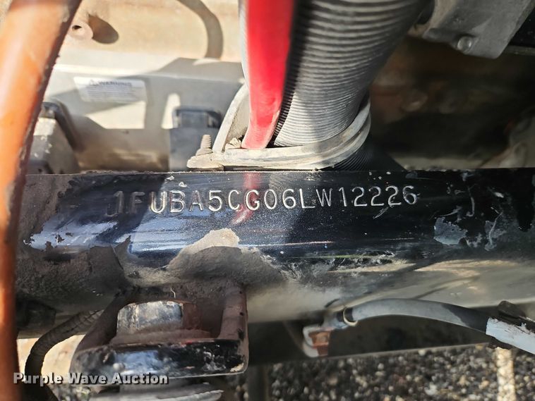 image for item EO7280 2006 Freightliner Columbia semi truck