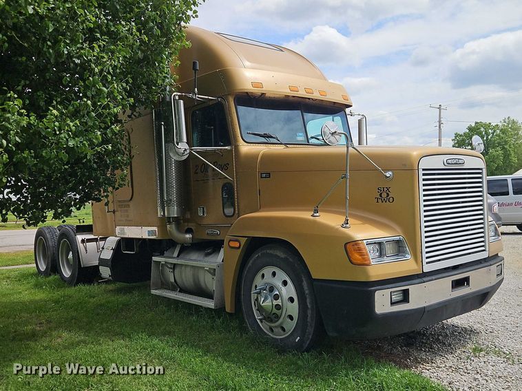 image for item EO7302 2000 Freightliner FLD semi truck