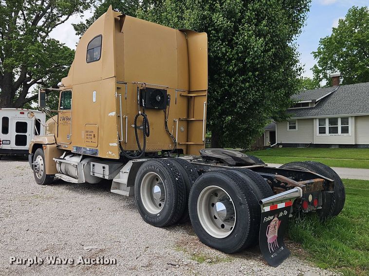 image for item EO7302 2000 Freightliner FLD semi truck