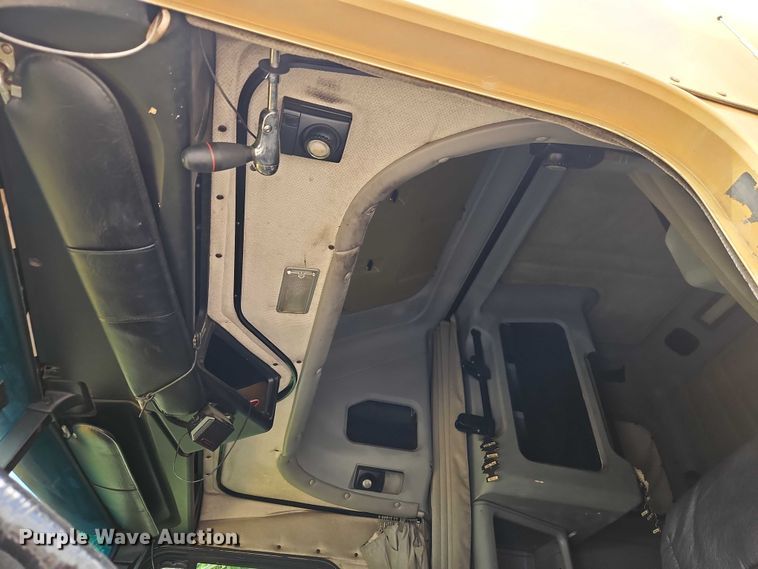 image for item EO7302 2000 Freightliner FLD semi truck